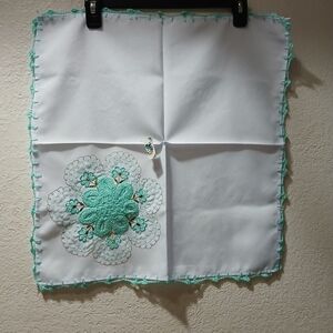 Embroidered nwot White and Green napkin  tortilla